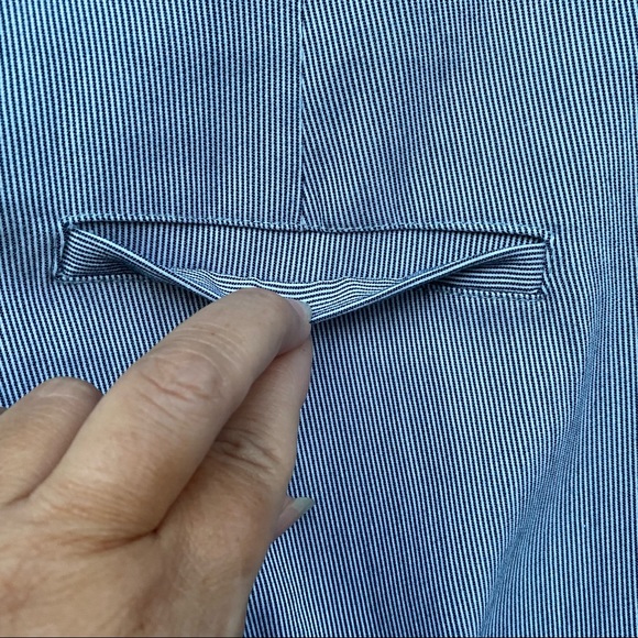 Kim Rogers Pinstriped navy blue & white Stretch Bermudas Preppy Golf cuf… - Picture 7 of 7